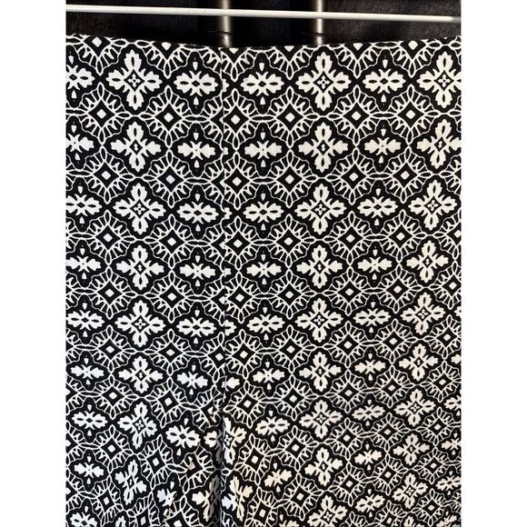 Banana Republic Shorts Women’s Size 6 Black and White Geometric Shape Size Zip - Picture 8 of 8